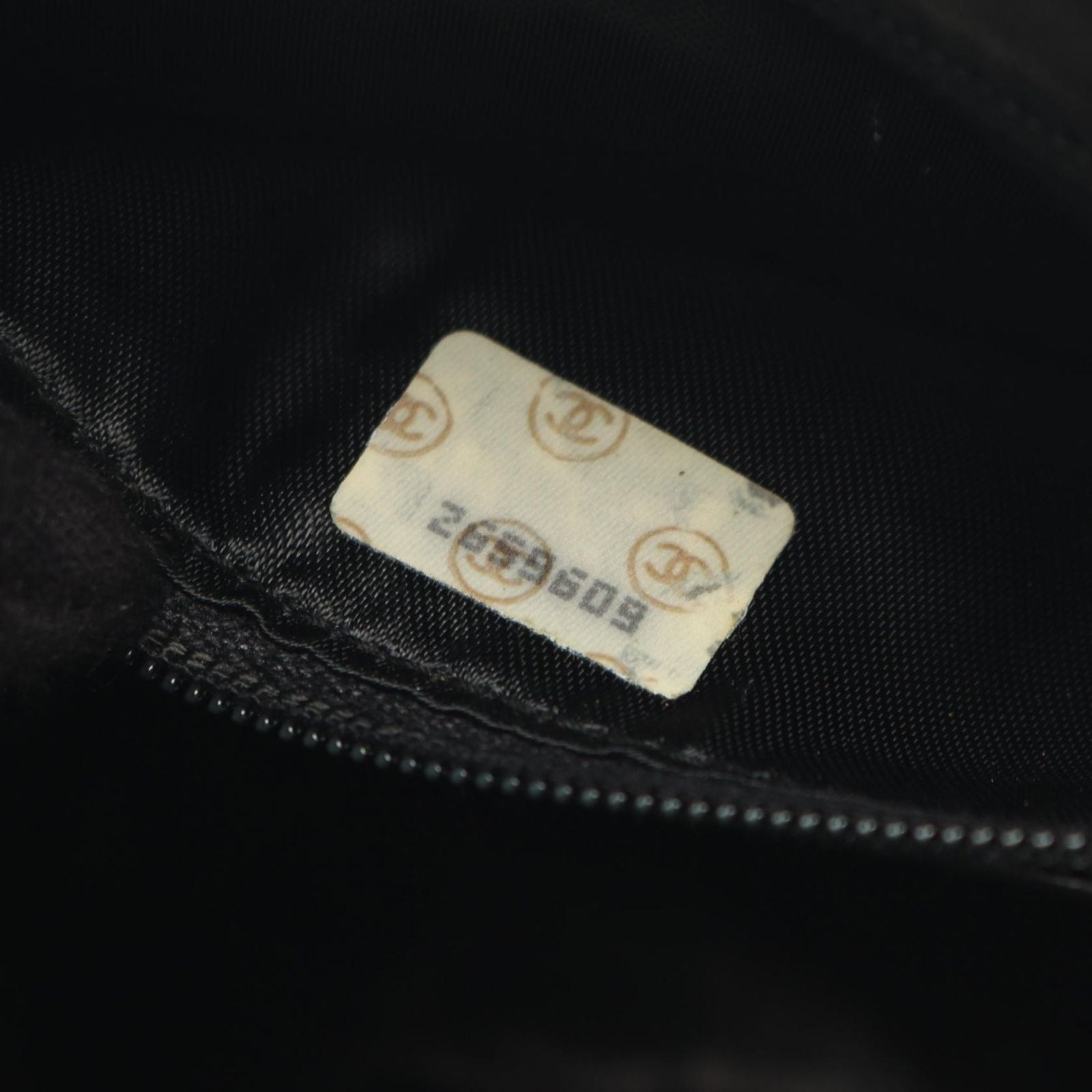 Chanel Shoulder Bag CC Logo Black Leather CC Chain — view 5