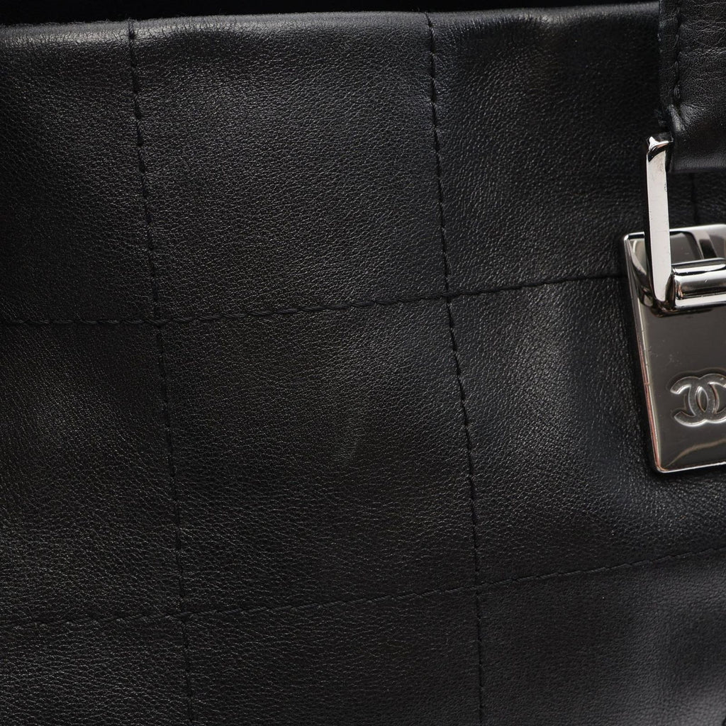 Chanel Tote Choco Bar Black Lambskin — view 7
