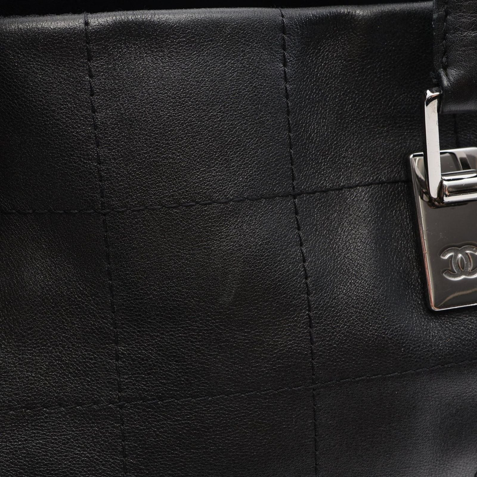 Chanel Tote Choco Bar Black Lambskin — view 7