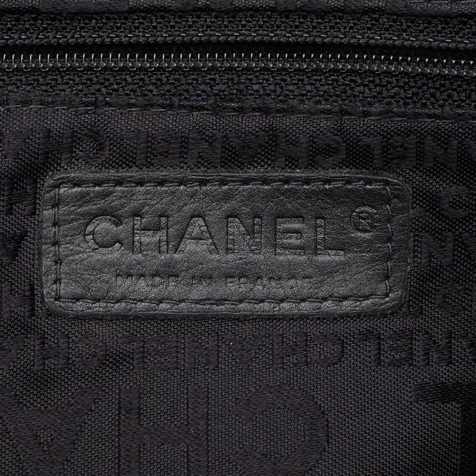 Chanel Tote Choco Bar Black Lambskin — view 4