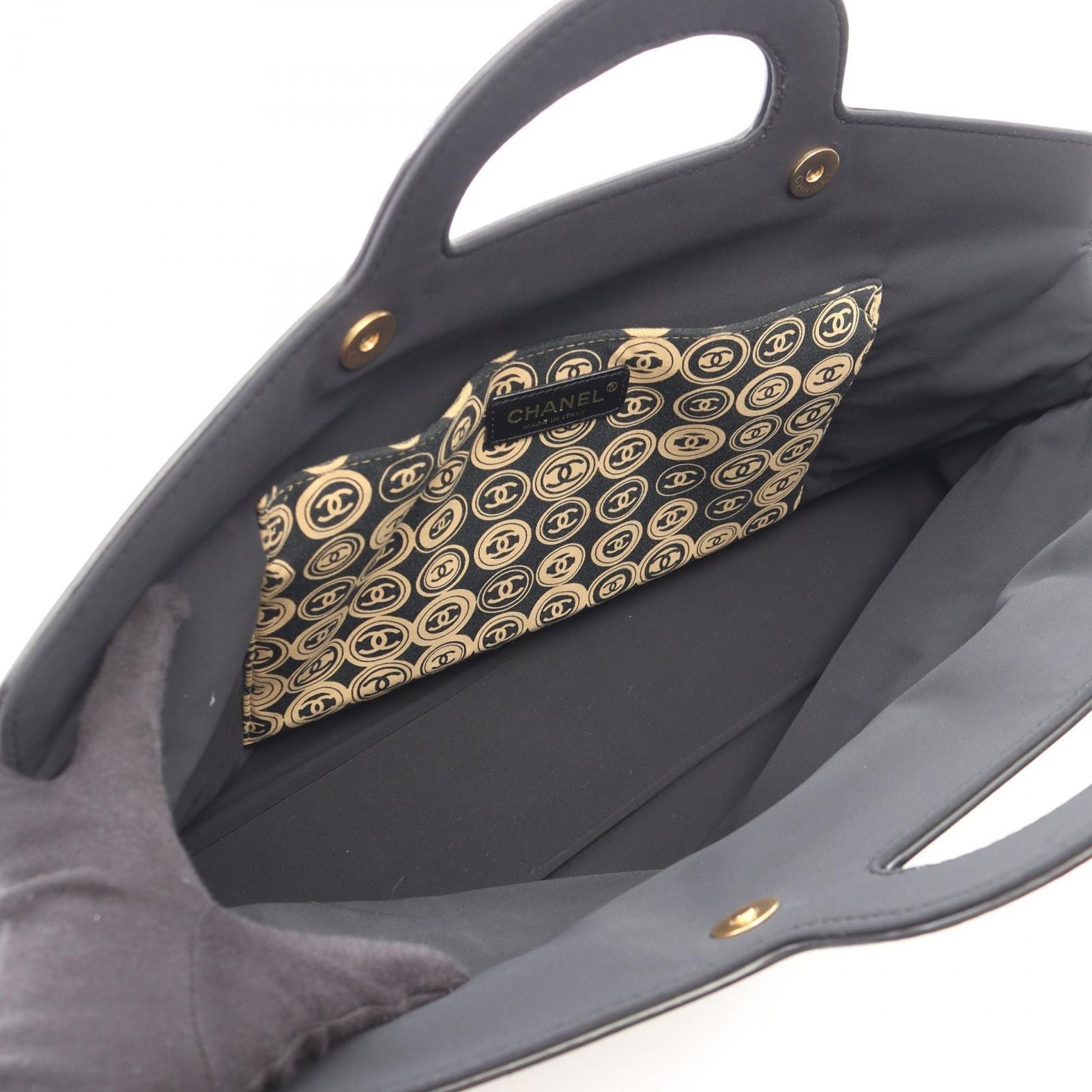 Chanel Handbag CC Logo Black Beige Leather — view 3