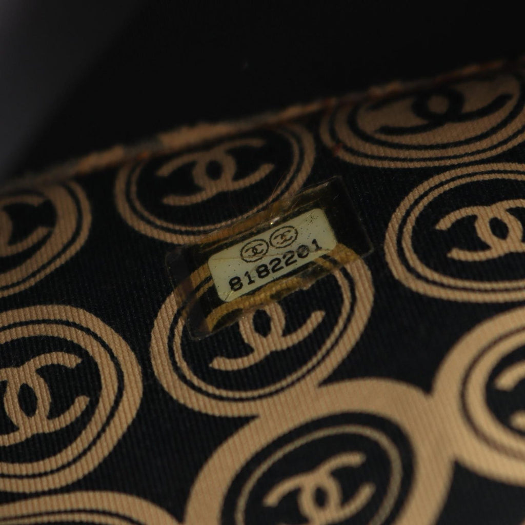 Chanel Handbag CC Logo Black Beige Leather — view 5