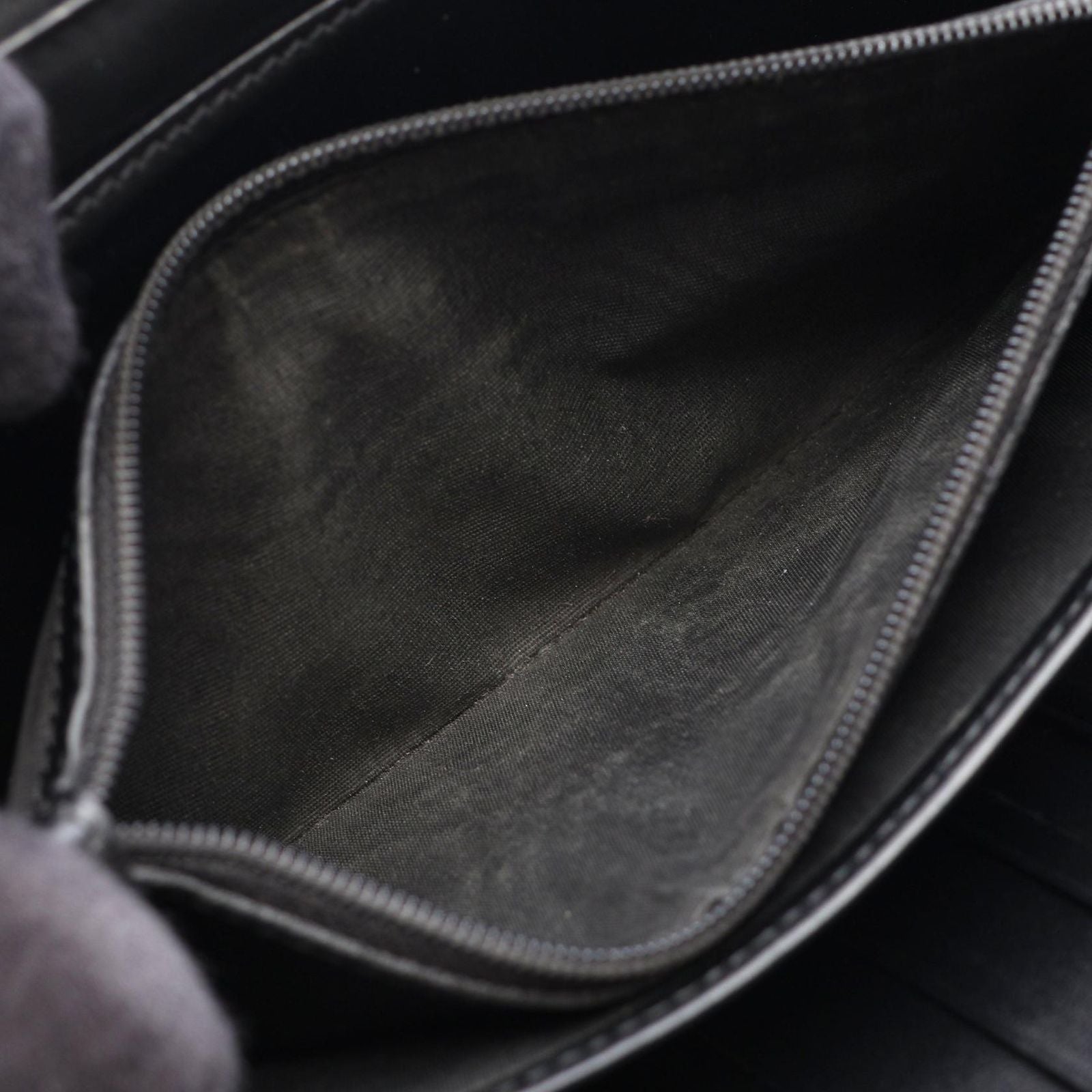 Gucci Round Wallet GG Embossed Black Leather — view 6
