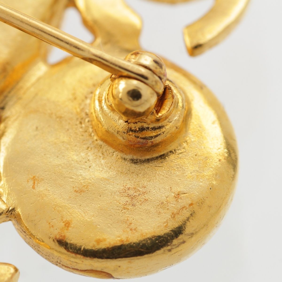 Chanel Vintage CC Logo Brooch Red Gold — view 6