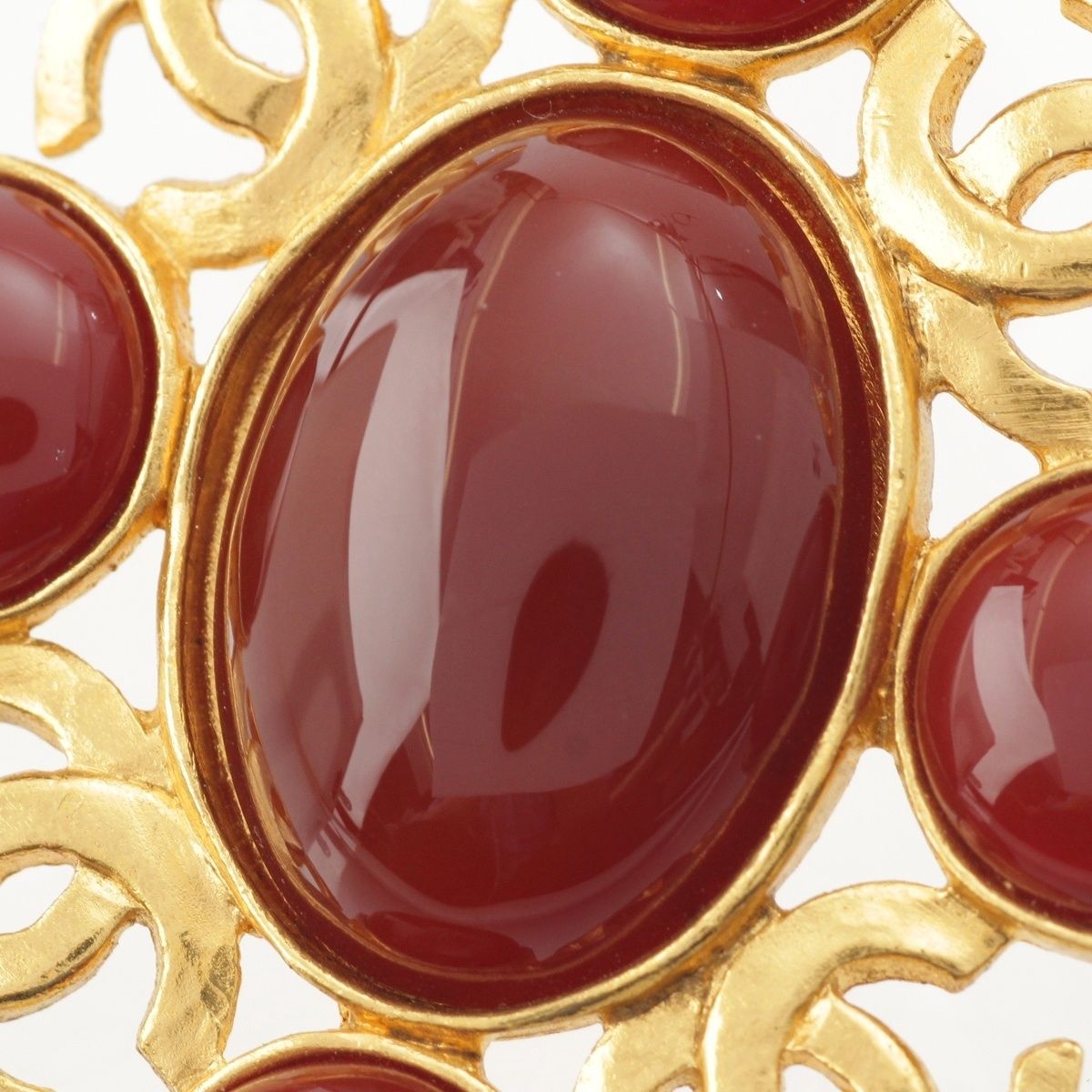 Chanel Vintage CC Logo Brooch Red Gold — view 3