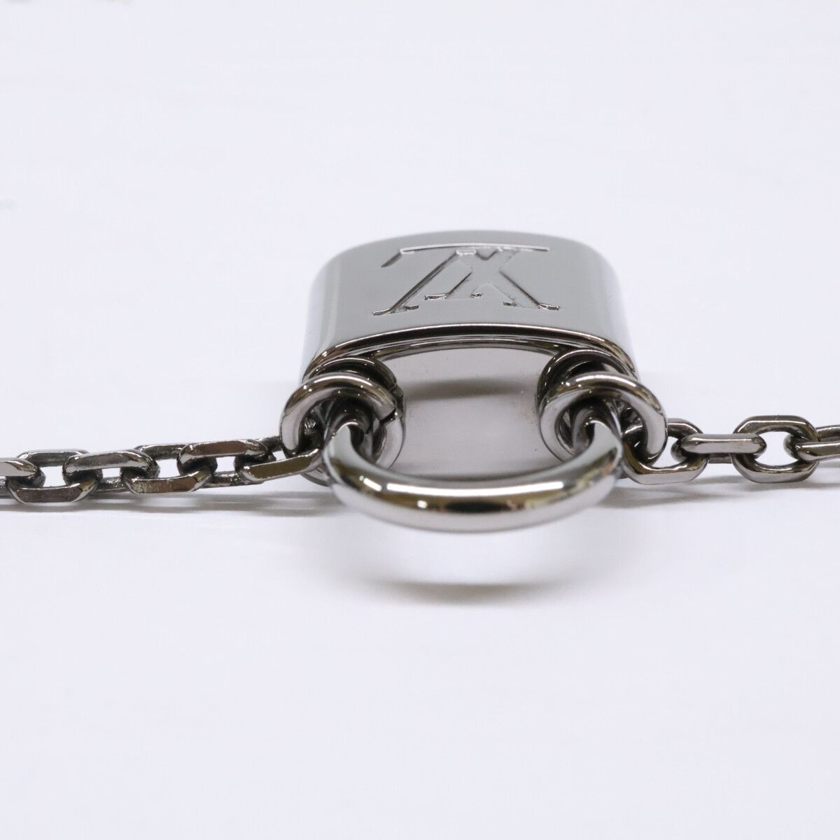 Louis Vuitton Pendant Valentine Padlock — view 9
