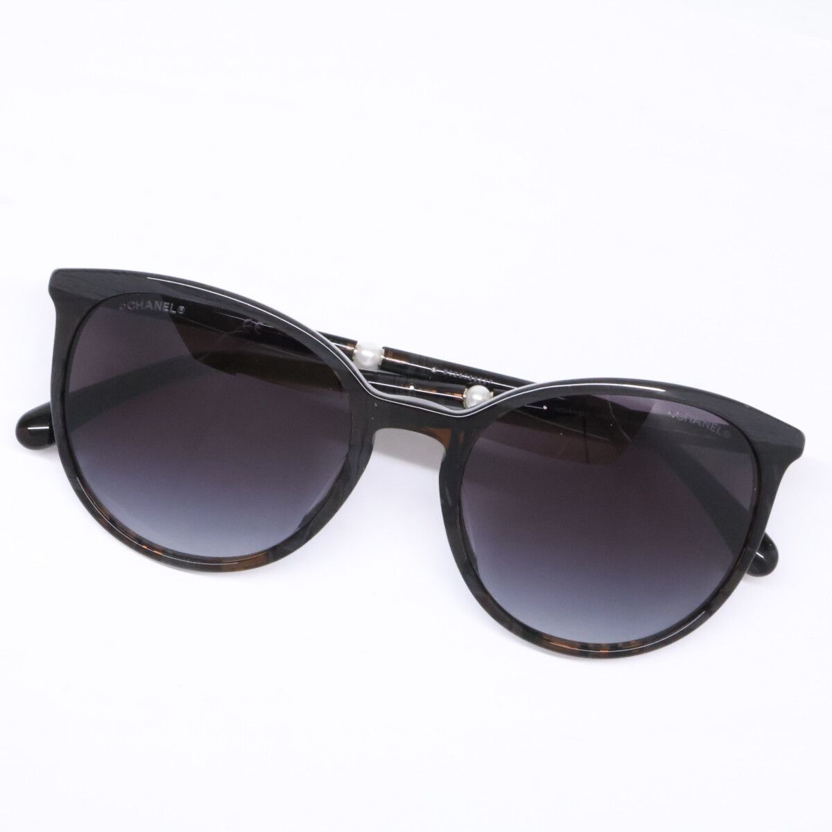 Chanel S6 Imitation Pearl Cat Eye Boston