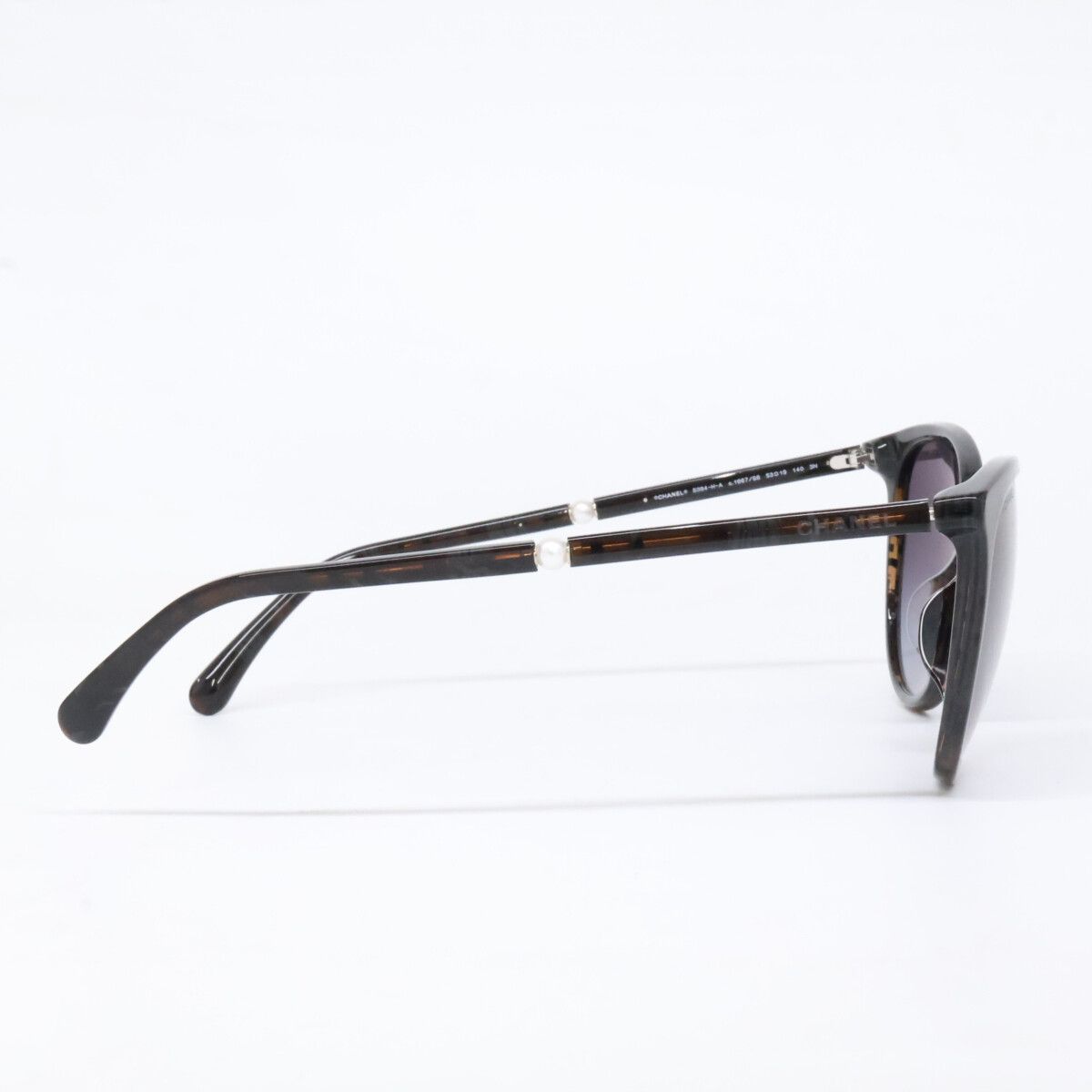Chanel S6 Imitation Pearl Cat Eye Boston — view 3
