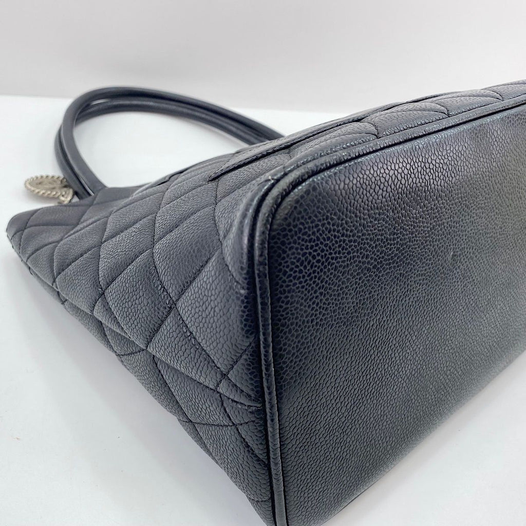 Chanel Tote Reissue Black — view 8