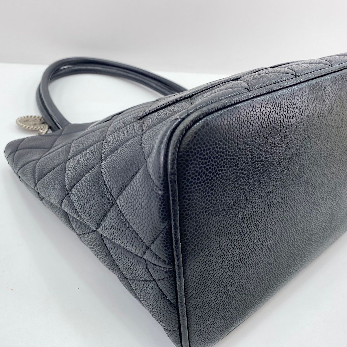 Chanel Tote Reissue Black — view 8
