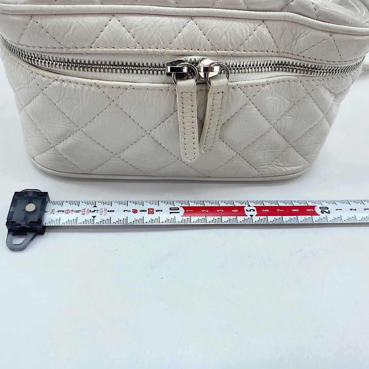 Chanel Backpack Quilted White — view 4
