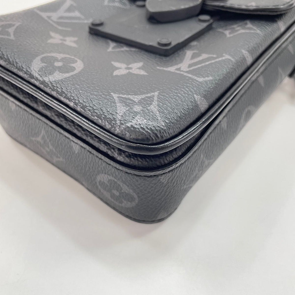 Louis Vuitton Shoulder Bag S Lock Vertical Wearable — view 9