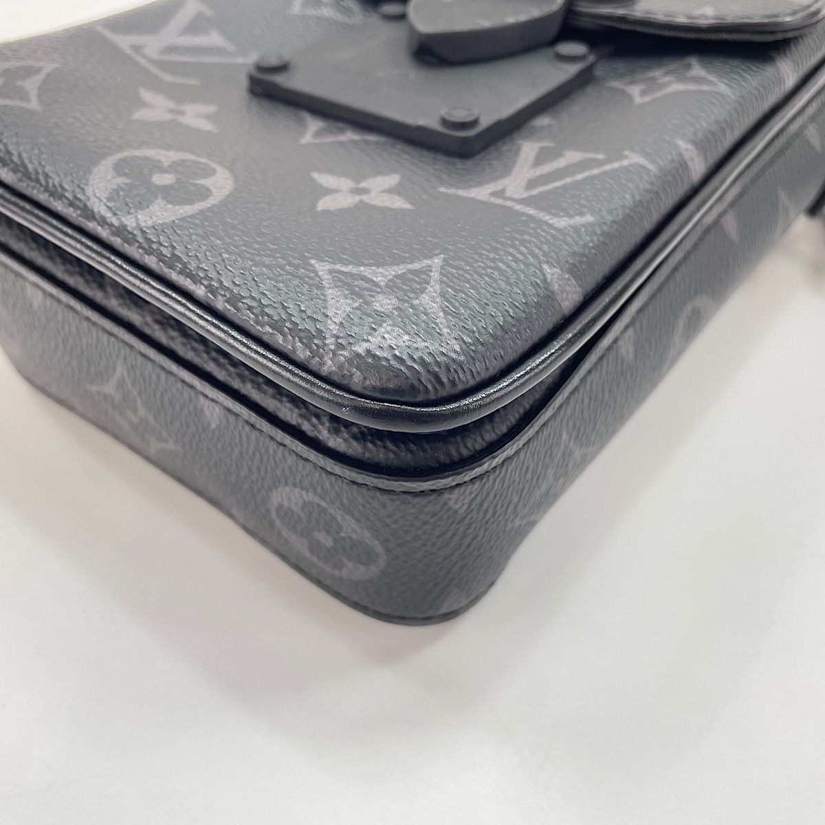 Louis Vuitton Shoulder Bag S Lock Vertical Wearable — view 9