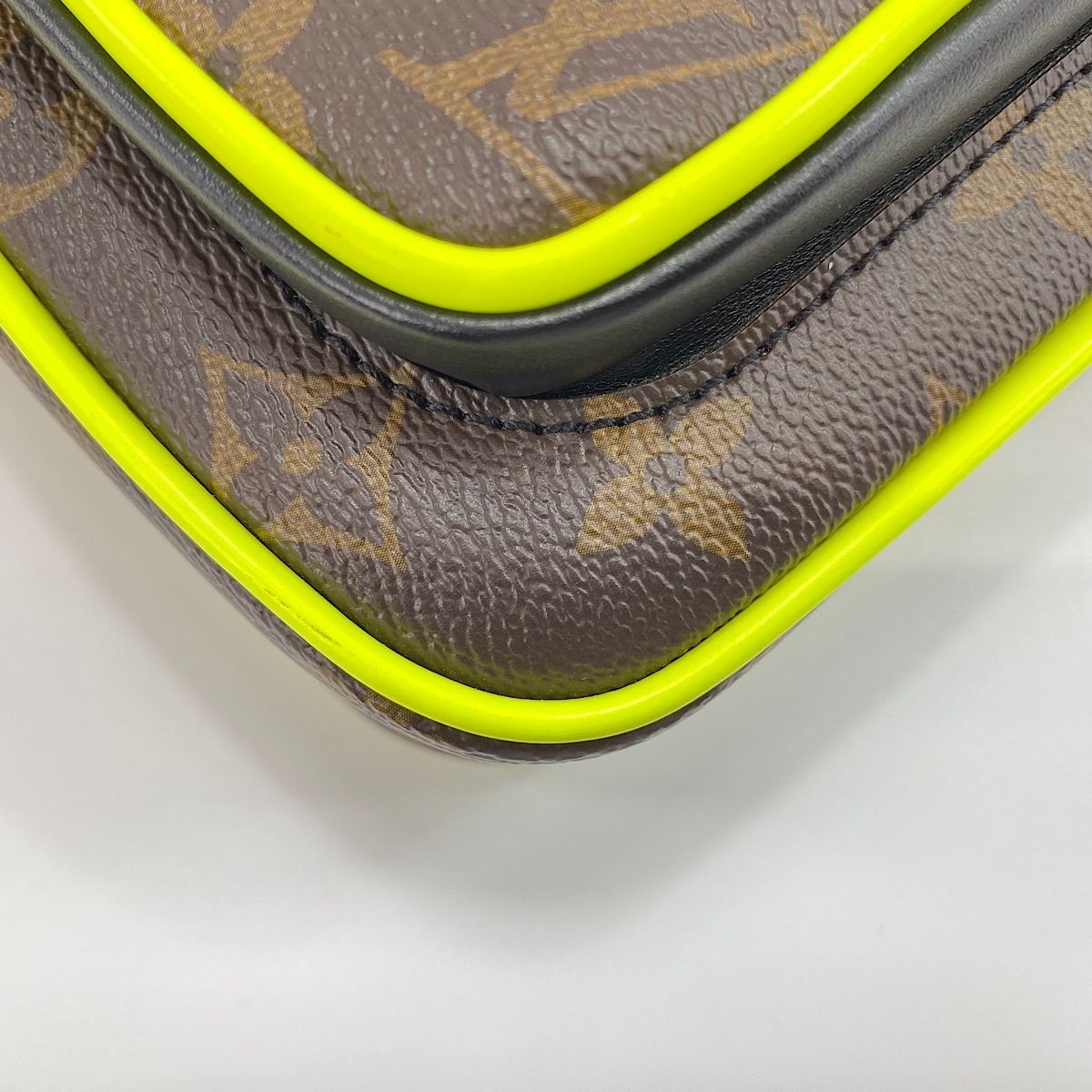 Louis Vuitton Shoulder Bag Christopher Wearable — view 9