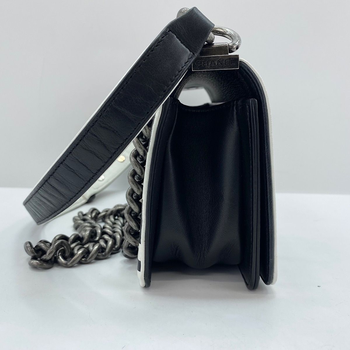 Chanel Shoulder Bag Boy Small — view 6