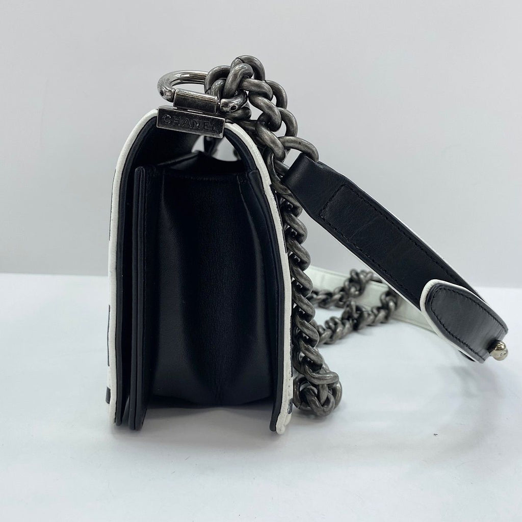 Chanel Shoulder Bag Boy Small — view 5