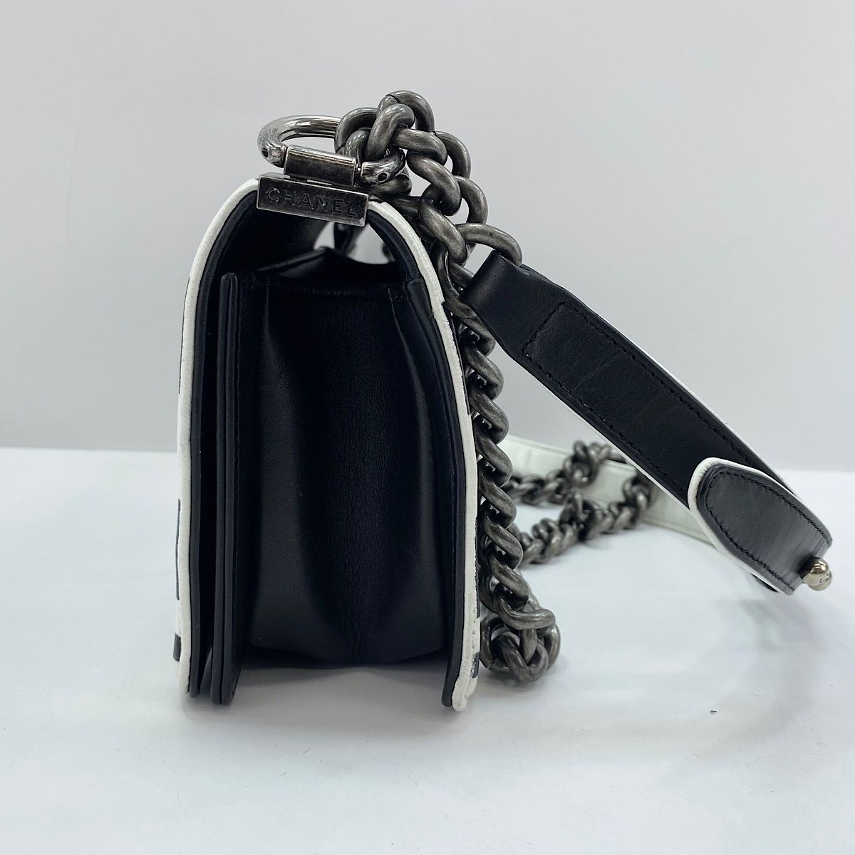 Chanel Shoulder Bag Boy Small — view 5