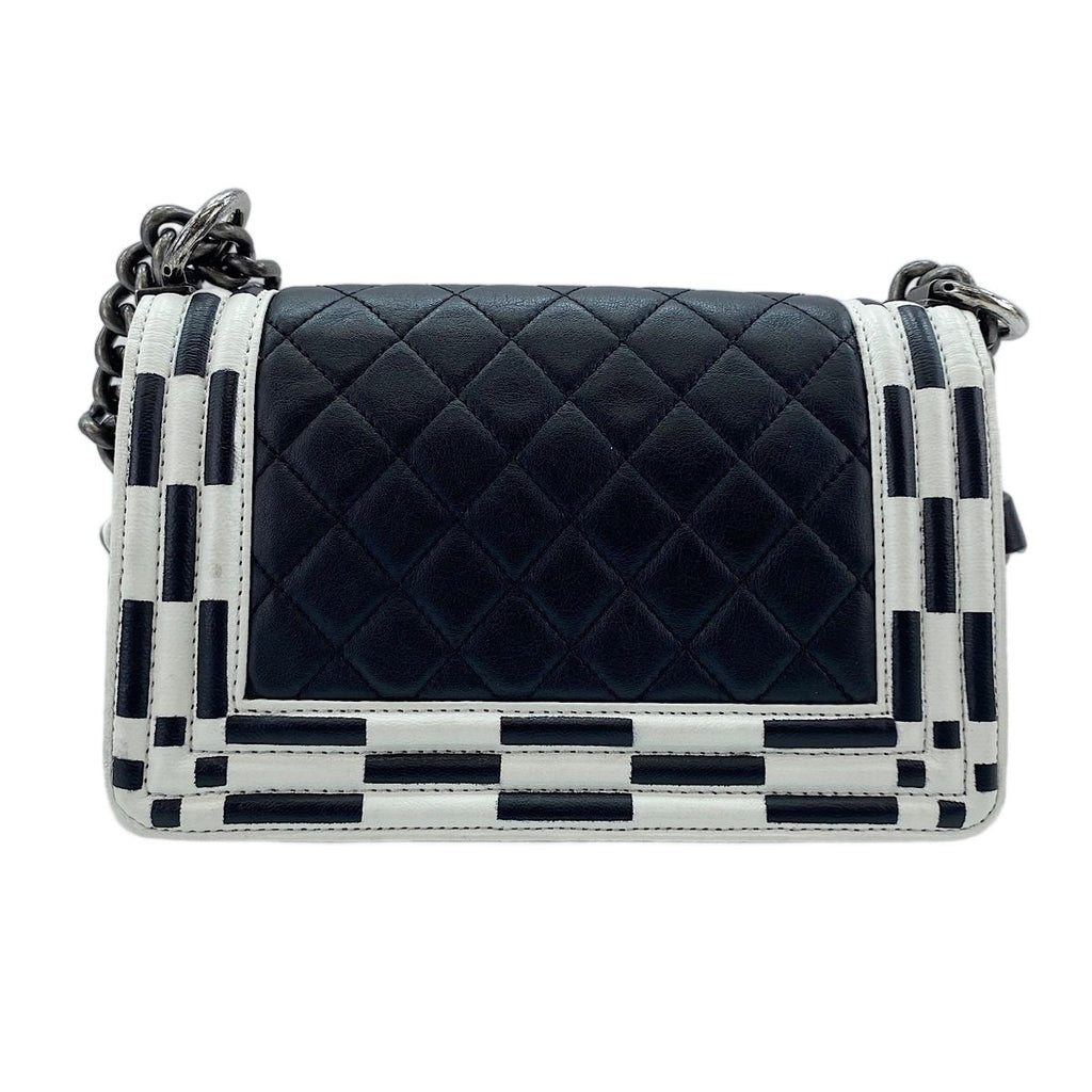 Chanel Shoulder Bag Boy Small — view 3