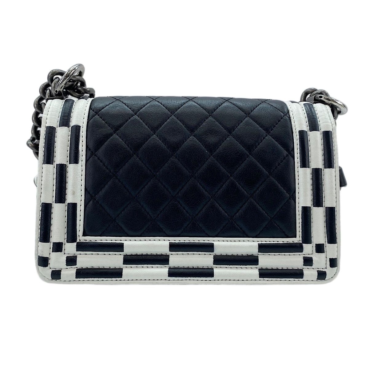 Chanel Shoulder Bag Boy Small — view 3