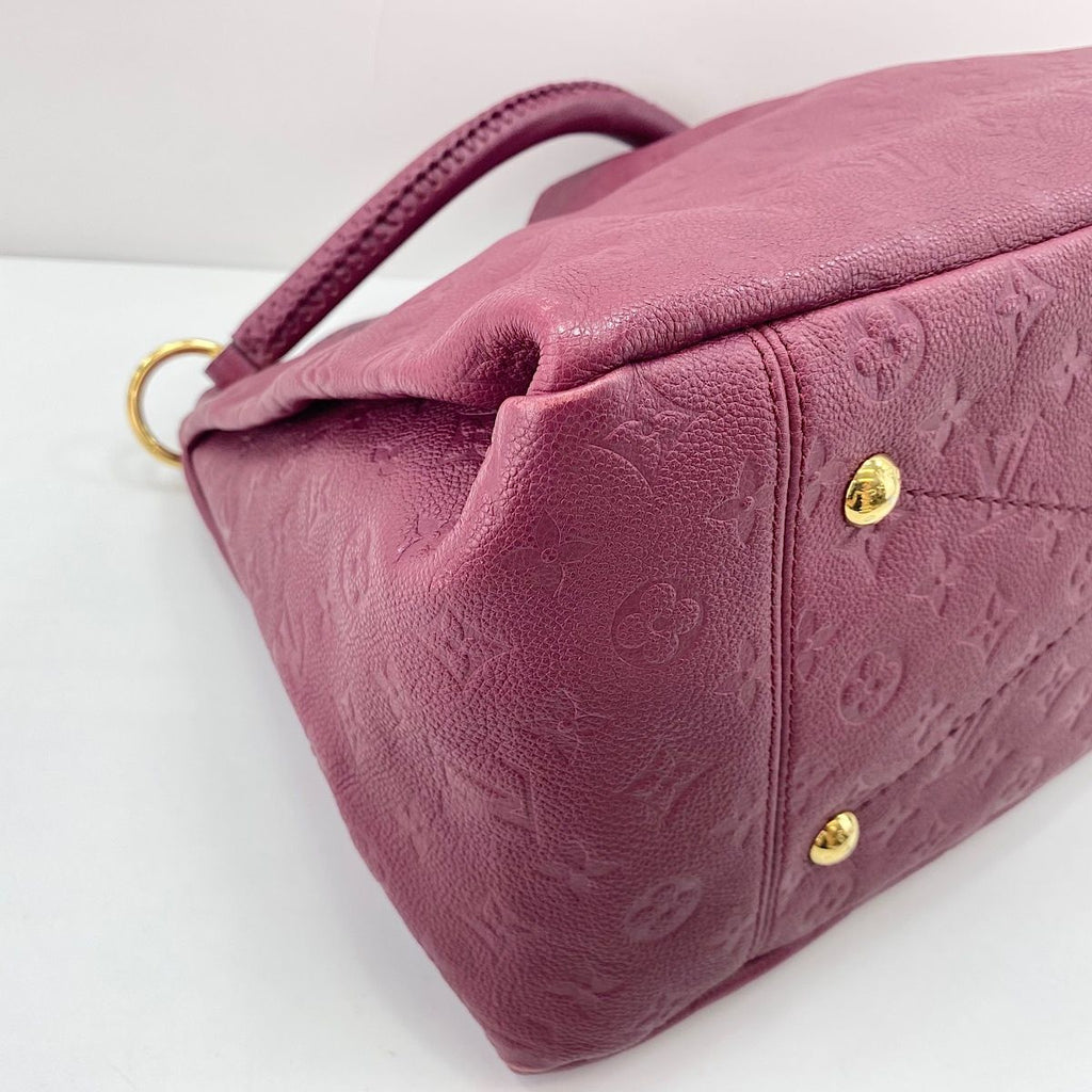 Louis Vuitton Handbag Arti MM — view 8