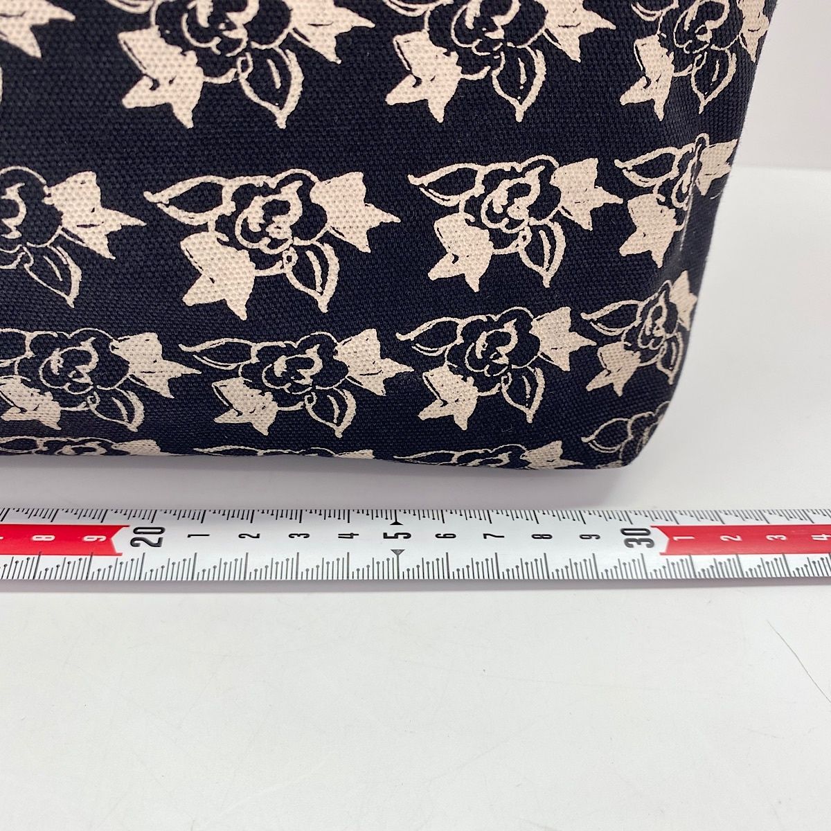 Chanel Tote Black — view 4