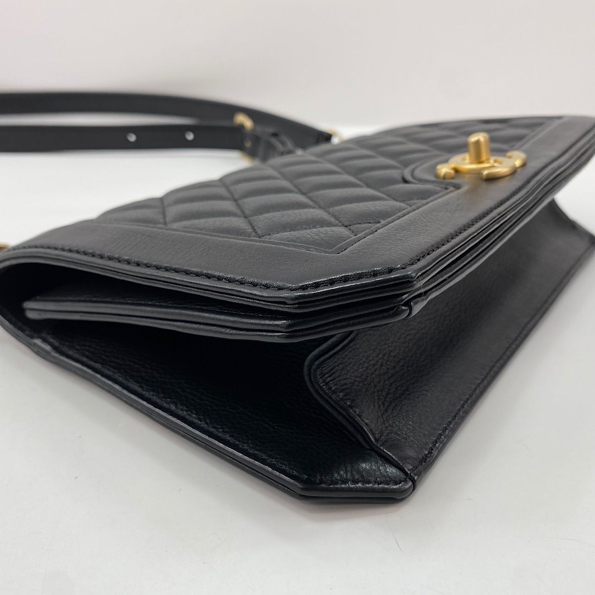 Chanel Shoulder Bag Quilted 25 — view 8
