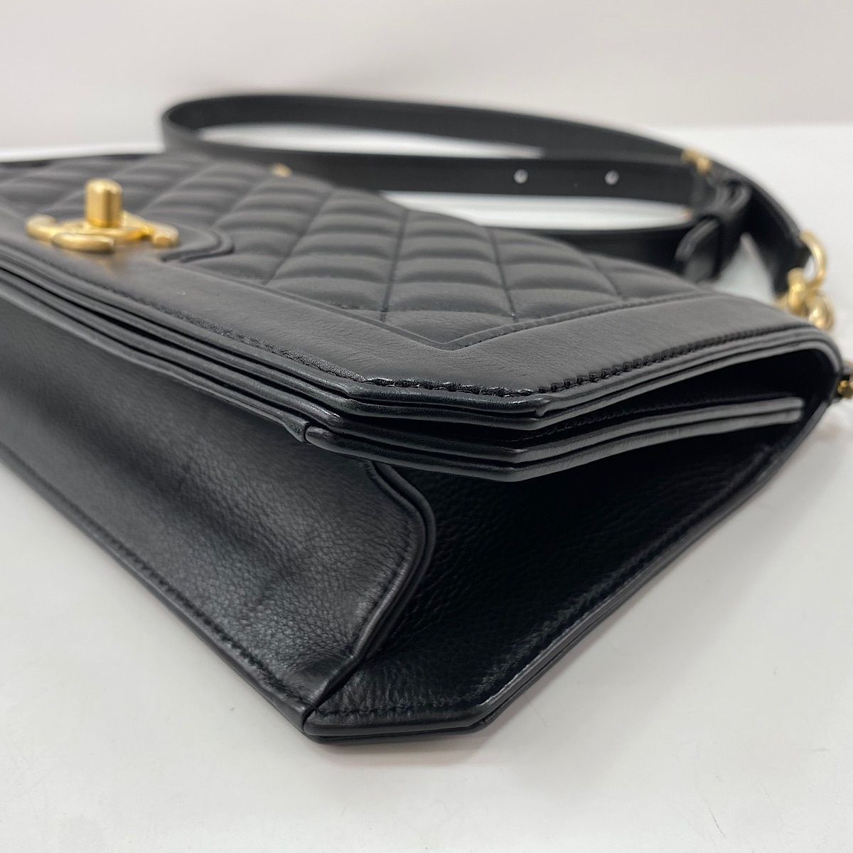 Chanel Shoulder Bag Quilted 25 — view 9