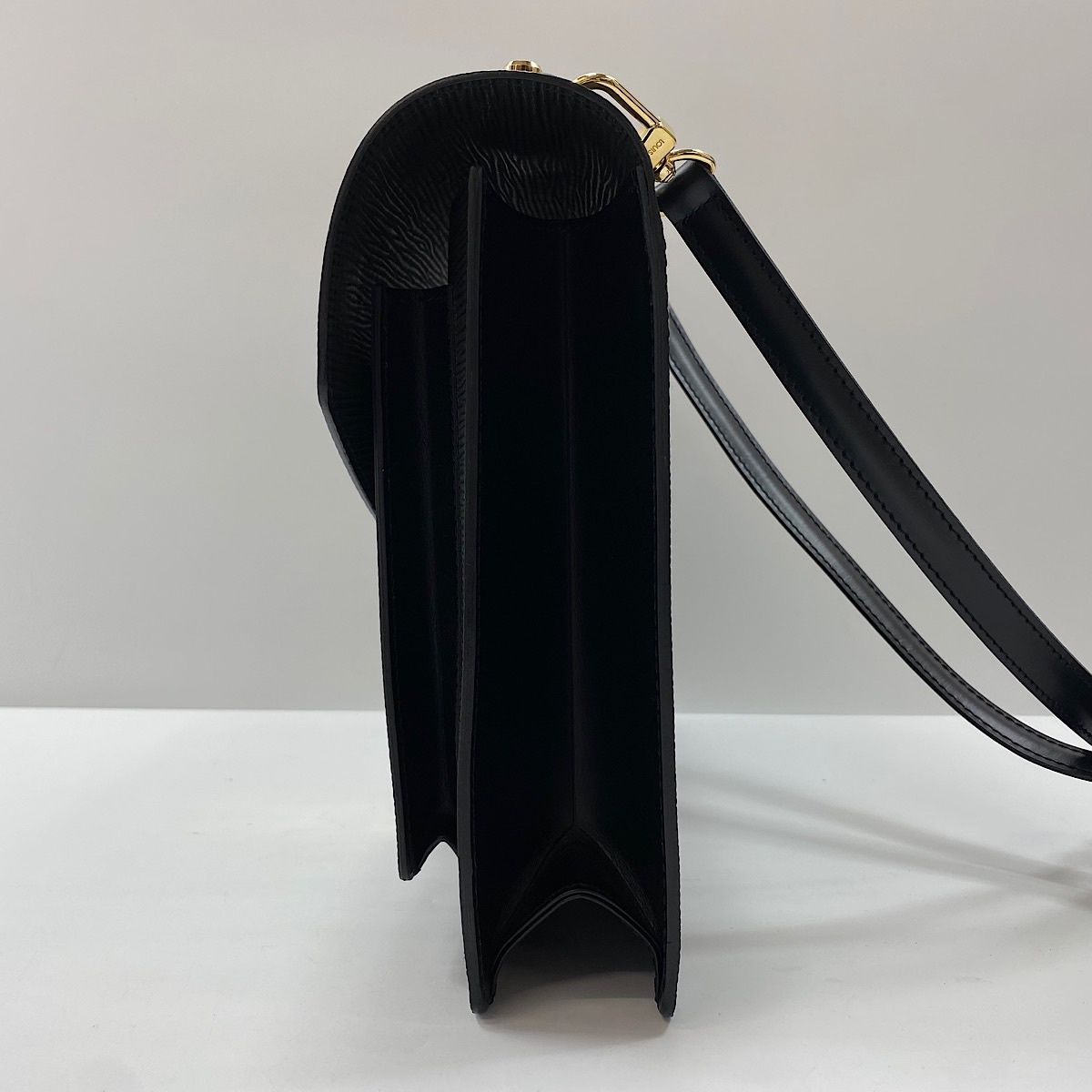 Louis Vuitton Handbag Monceau — view 5