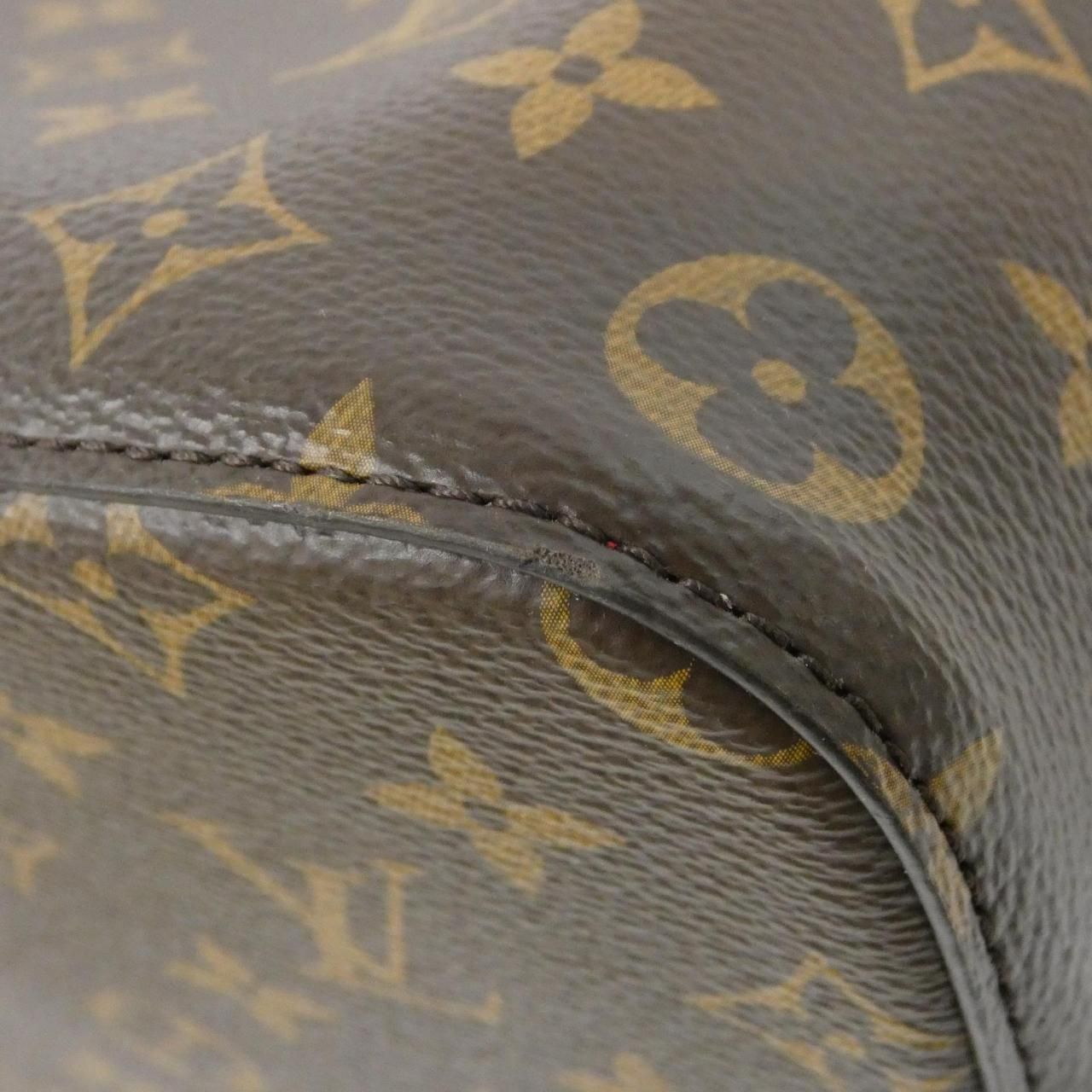Louis Vuitton Monogram Neo Noe MM Shoulder — view 3