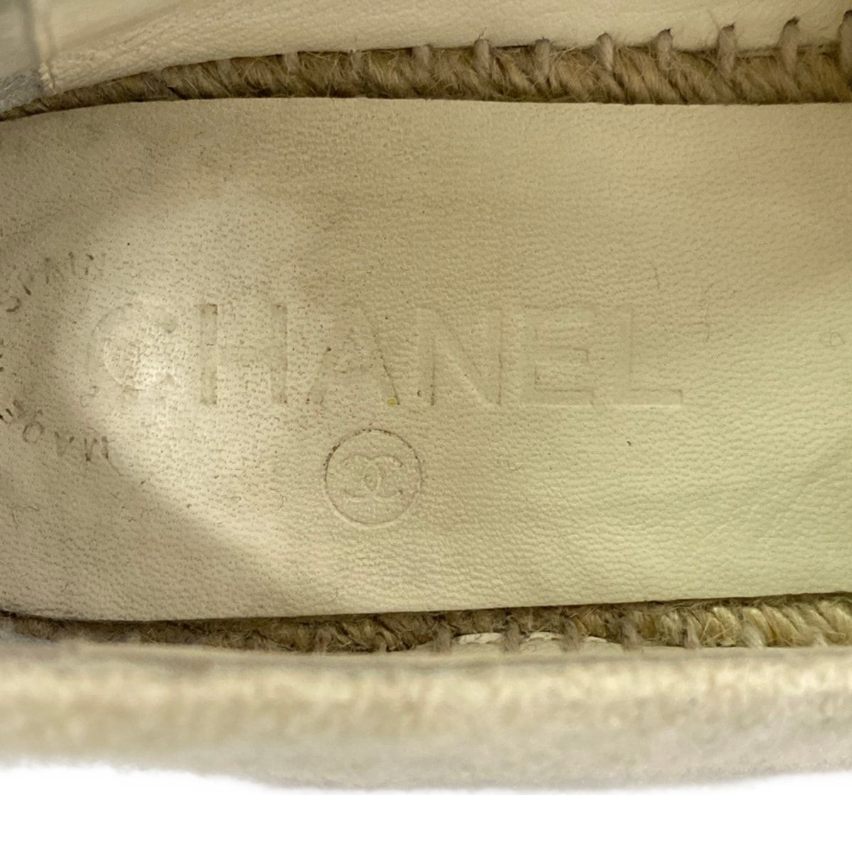 Chanel Slip Ons 37 Ivory Black CC Logo Espadrilles Slipper — view 5
