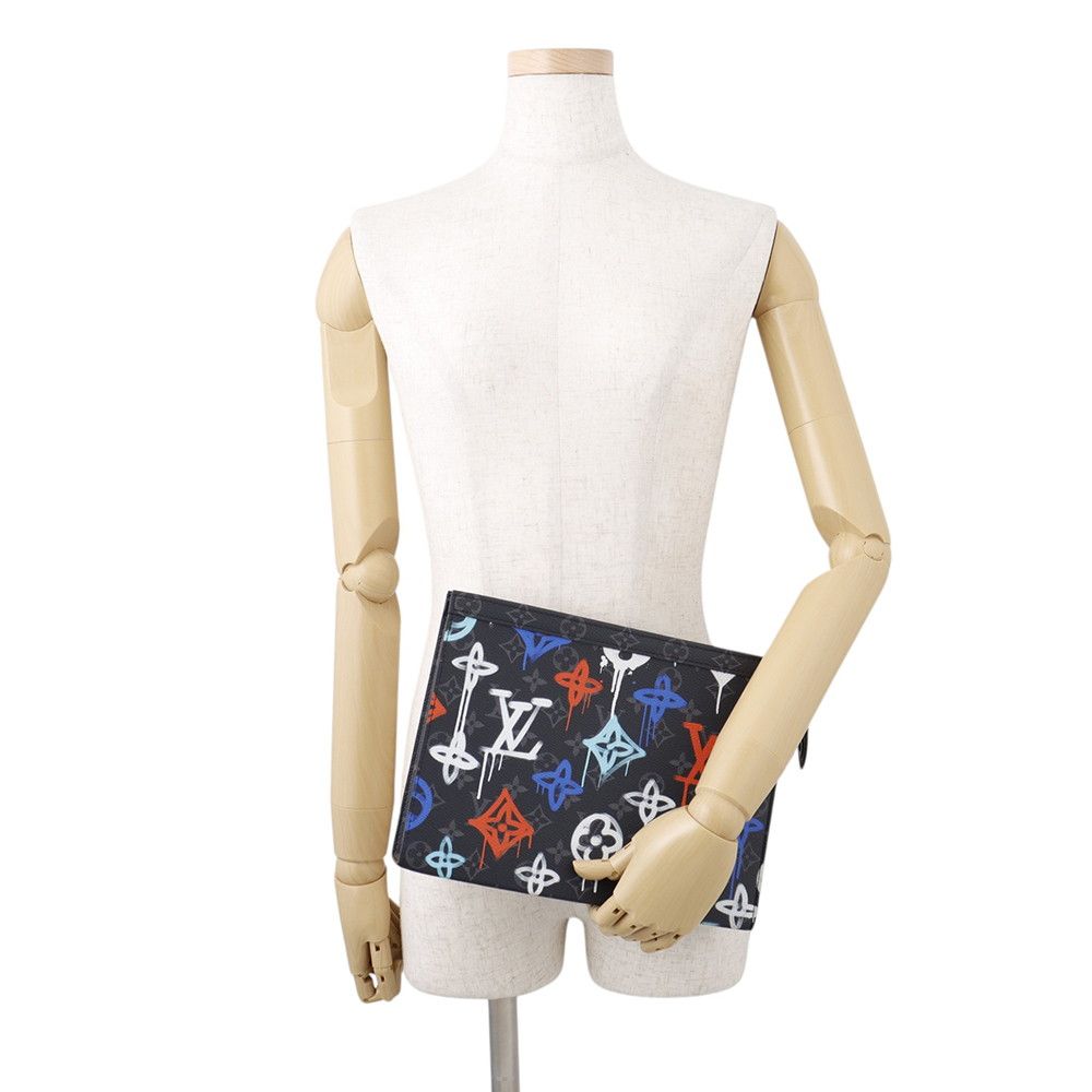 Louis Vuitton Clutch Monogram Eclipse Graffiti Pochette Voyage MM Black — view 4