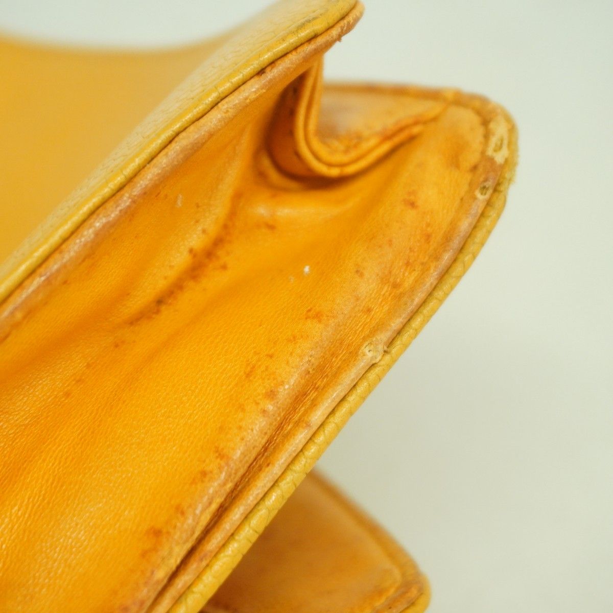 Chanel Wallet Caviar Leather Yellow Gold — view 5
