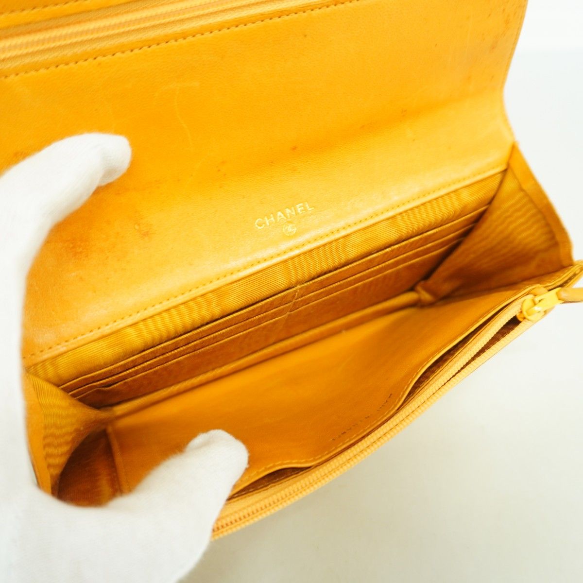 Chanel Wallet Caviar Leather Yellow Gold — view 3