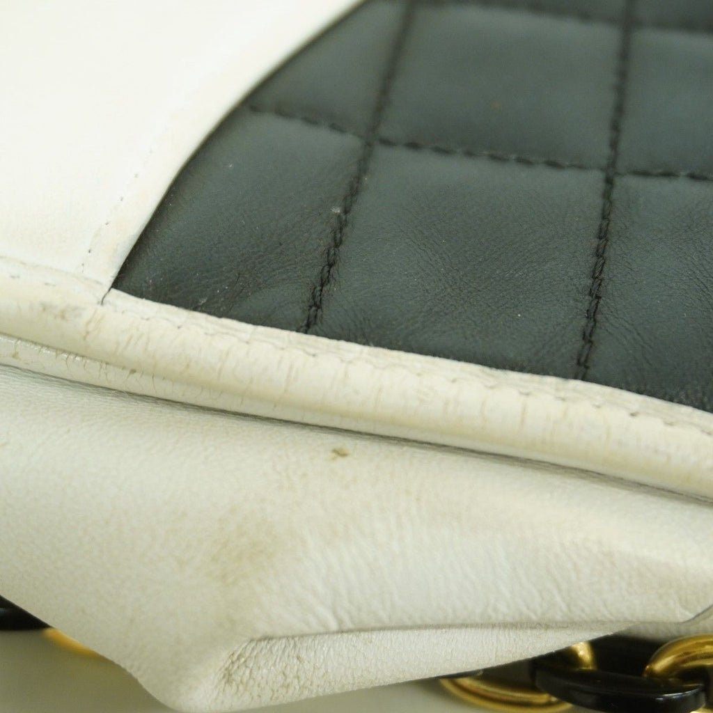 Chanel Shoulder Bag 2.55 Choco Bar Lambskin White Black Gold — view 8