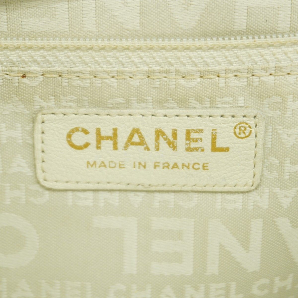 Chanel Shoulder Bag 2.55 Choco Bar Lambskin White Black Gold — view 5