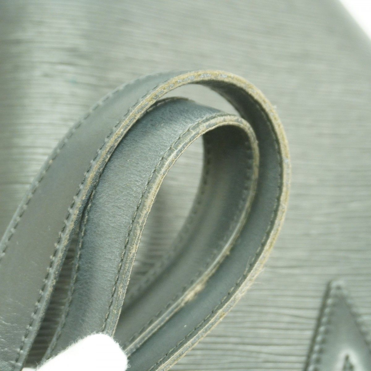 Louis Vuitton Shoulder Bag Epi Saint Jacques Shopping Noir — view 8