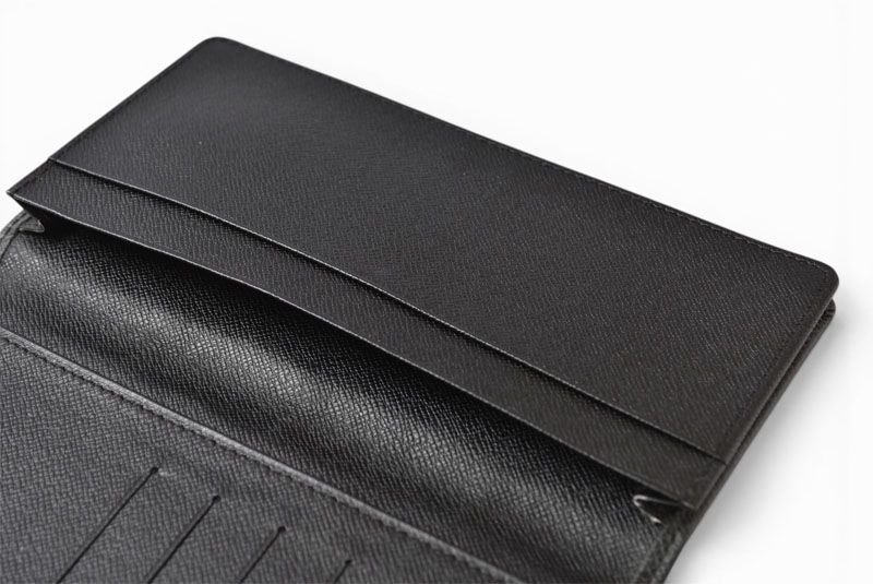 Louis Vuitton / Wallet — view 8