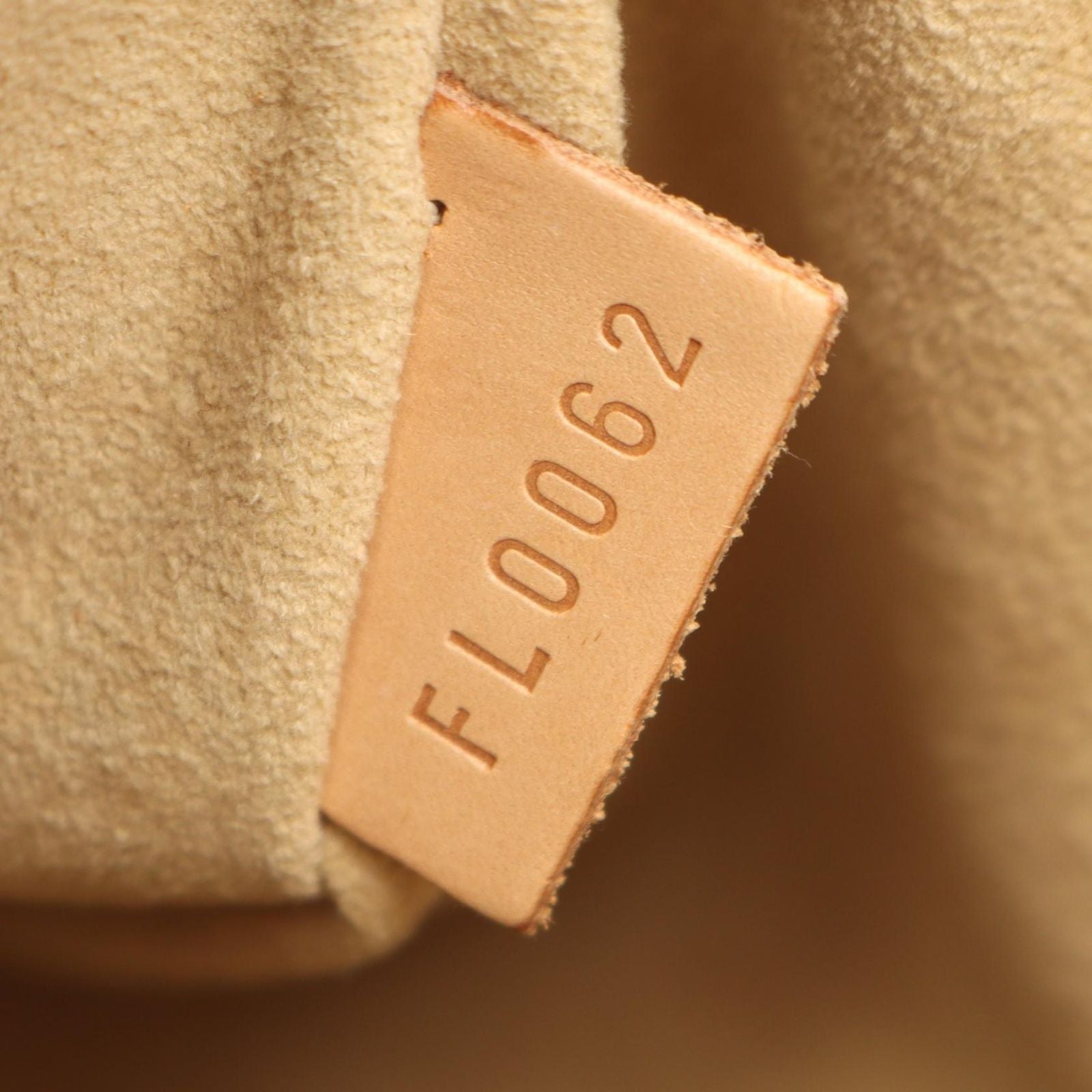 Louis Vuitton Shoulder Bag Looping MM Canvas Leather — view 5