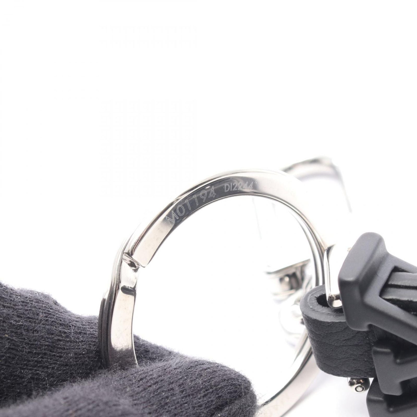 Louis Vuitton Charm Dragonne Noir Leather Key Holder Aerogram — view 4