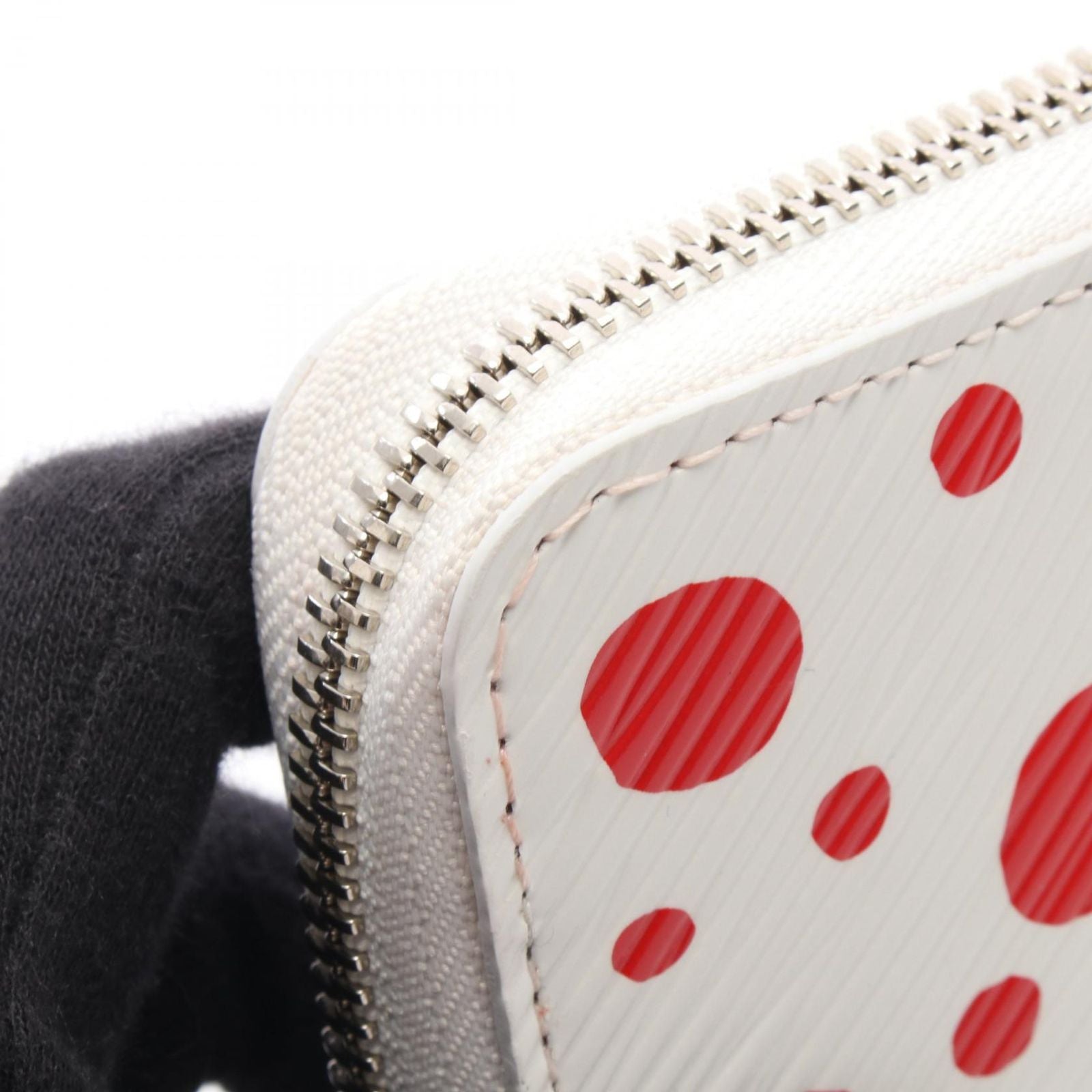 Louis Vuitton Round Wallet LV YK Zippy White Rouge Leather — view 6