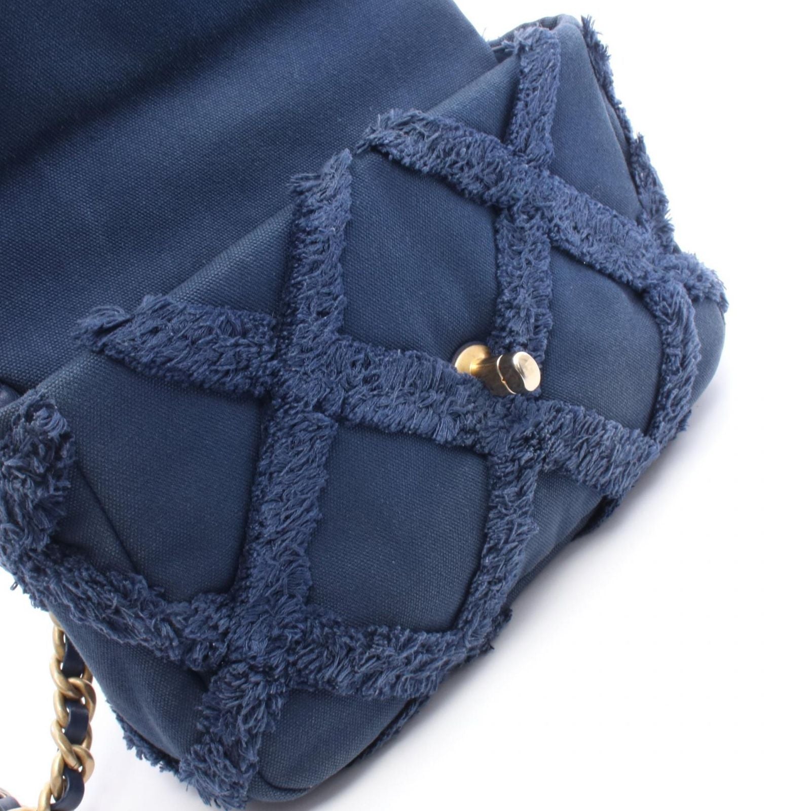 Chanel Shoulder Bag 19 Dizeneuf Quilted Navy Canvas 19 Chain — view 8