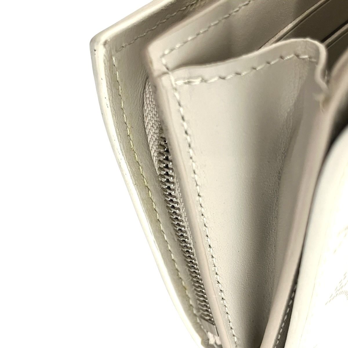 Louis Vuitton Portefeuille Iris Compact Mahina Bifold Wallet Leather — view 8