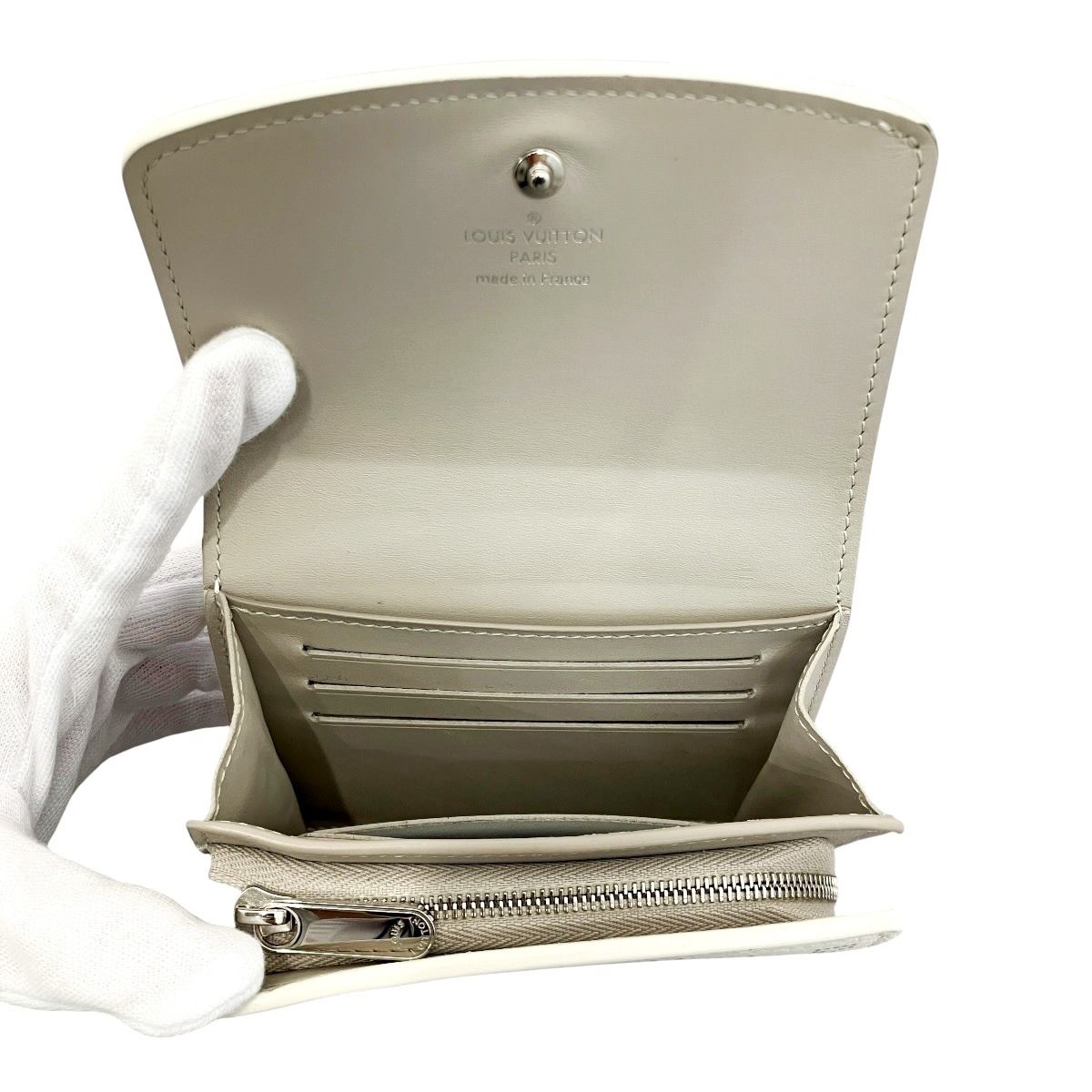 Louis Vuitton Portefeuille Iris Compact Mahina Bifold Wallet Leather — view 3