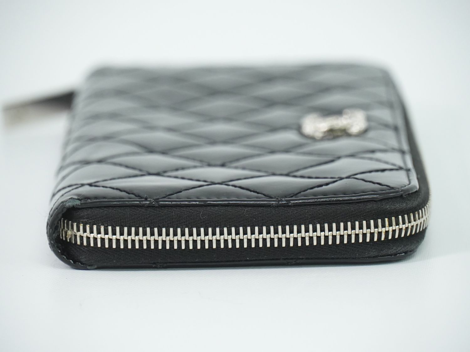 Chanel CC Logo Quilted Round Zip Wallet Patent Leather Black — view 4
