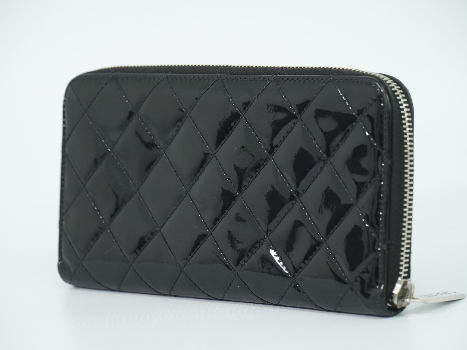 Chanel CC Logo Quilted Round Zip Wallet Patent Leather Black — view 2
