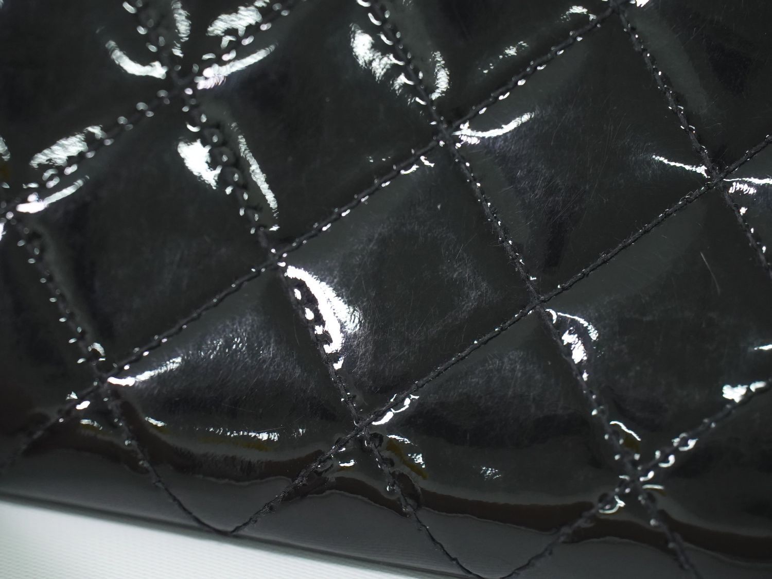 Chanel CC Logo Quilted Round Zip Wallet Patent Leather Black — view 7