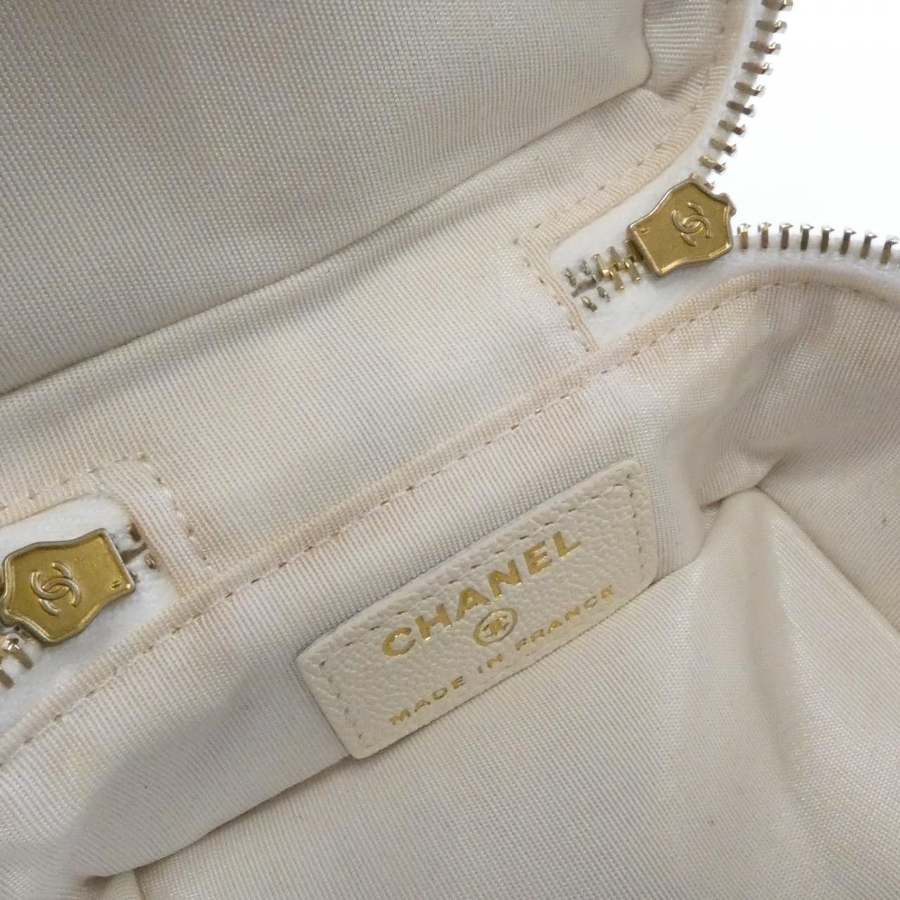 Chanel Shoulder Bag White — view 9
