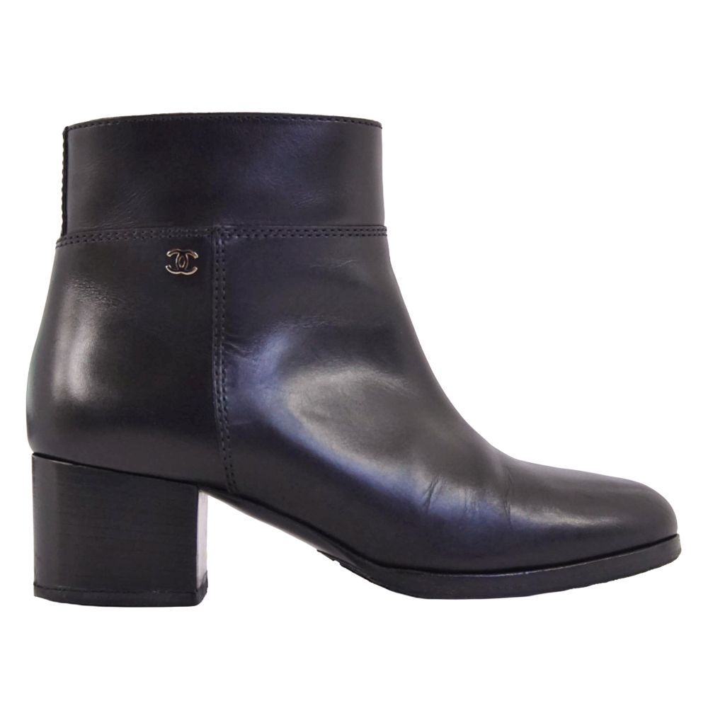 Chanel Boots Short CC Logo — view 6