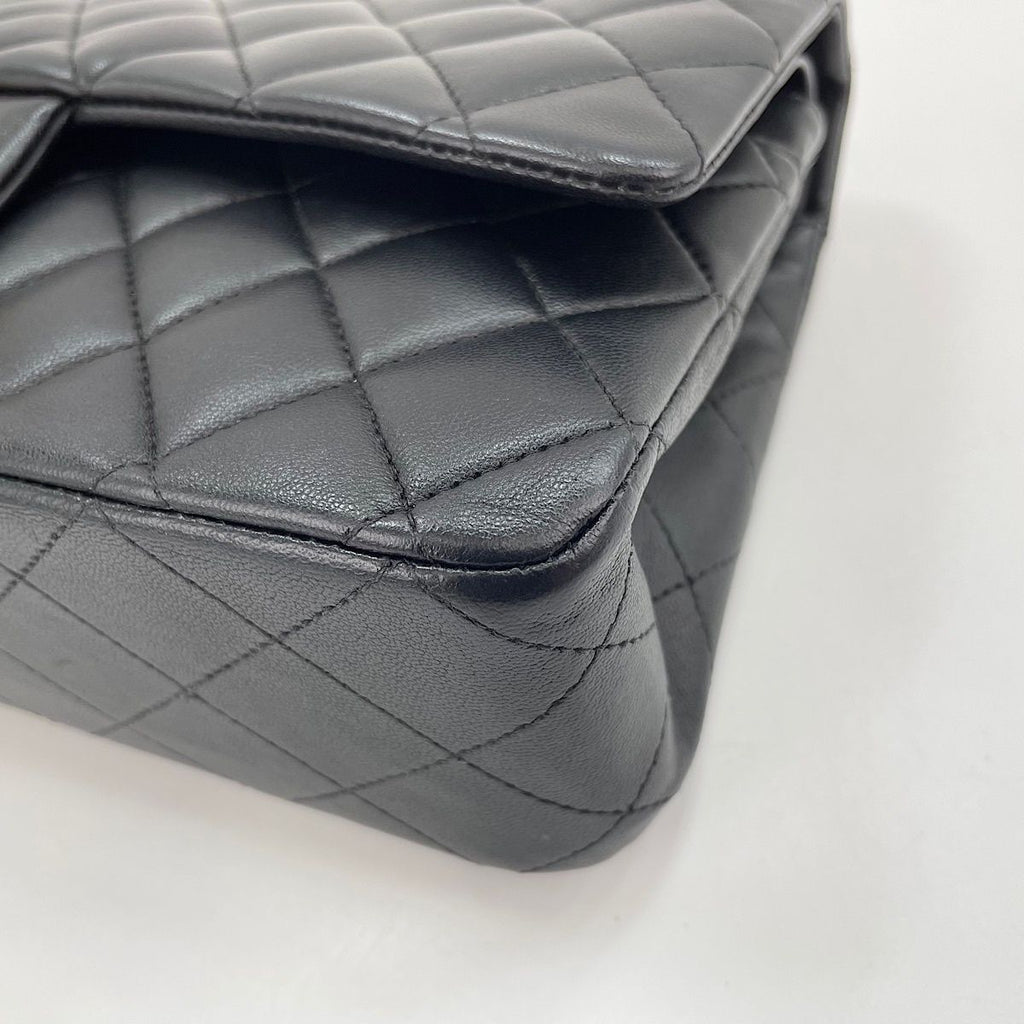 Chanel Shoulder Bag Quilted 25 — view 8