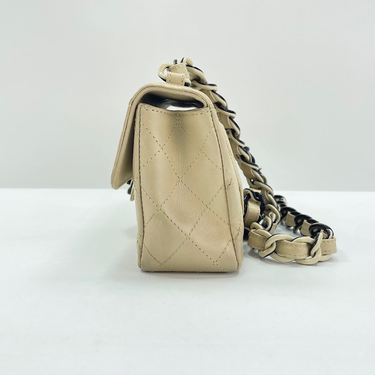 Chanel Shoulder Bag Quilted — view 5